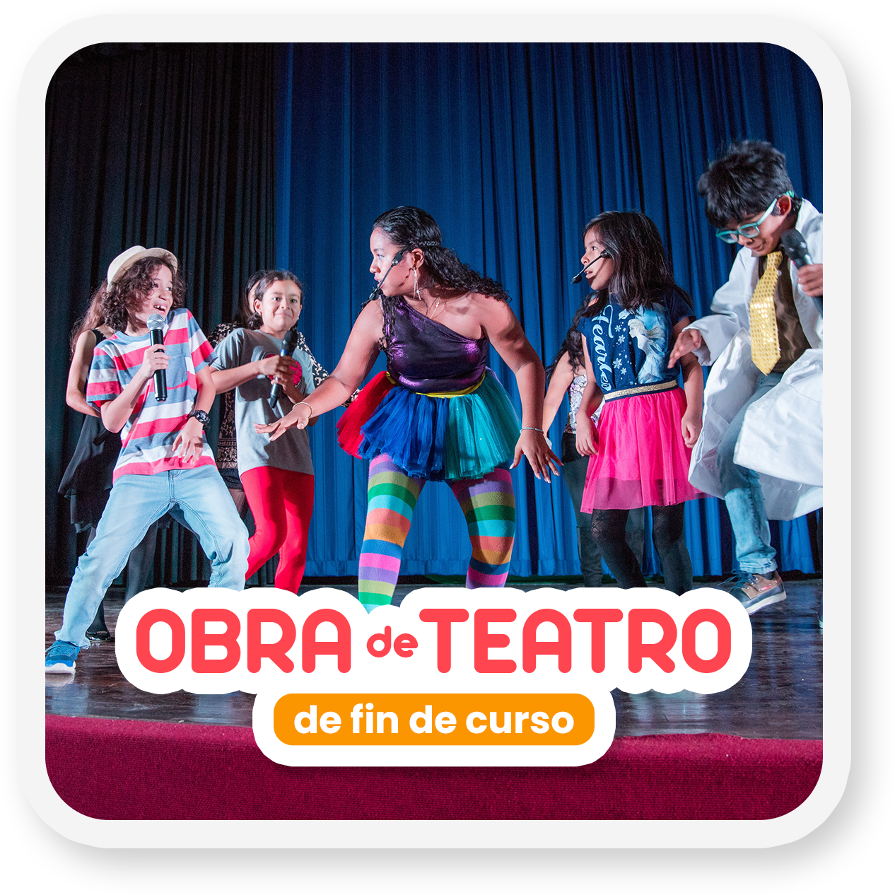 Niñas y niños presentan una obra de teatro al cierre del ciclo